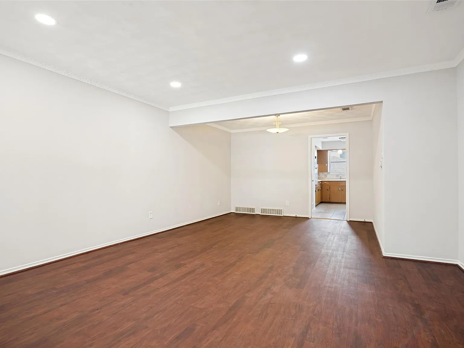 2 bed, 1368 sqft, $2,449 — Photo 2