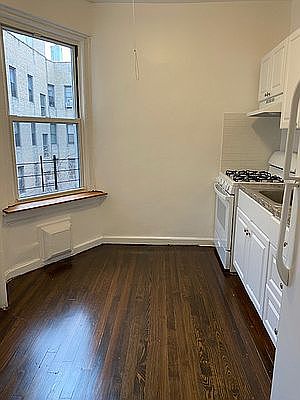 2nd image of 3547 34th St APT 3