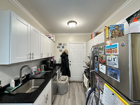2nd image of 3819.5 N Greenview Ave #W2
