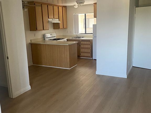 3rd image of 4225 Del Mar Ave APT 301