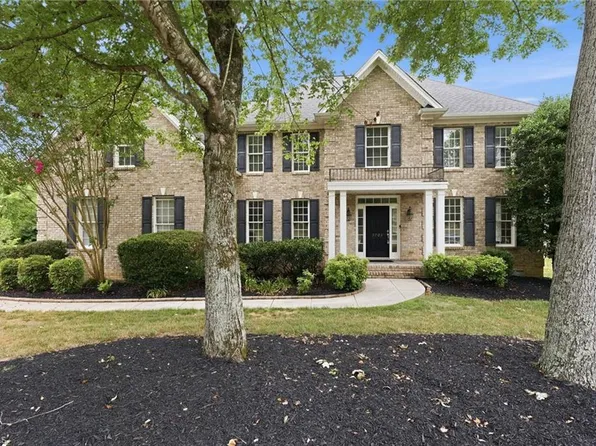 5703 Blue Heron Dr, Greensboro, NC 27455