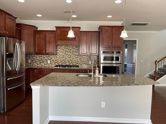 3rd image of 118 Edenton Ln