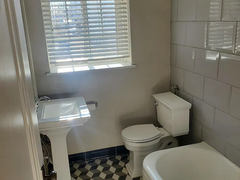 1222 E 10th Ave — Photo 14