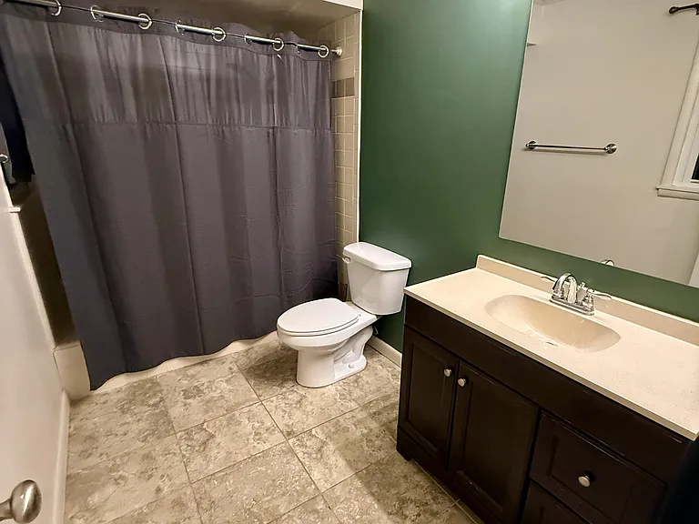 E 32nd Pl — Photo 7