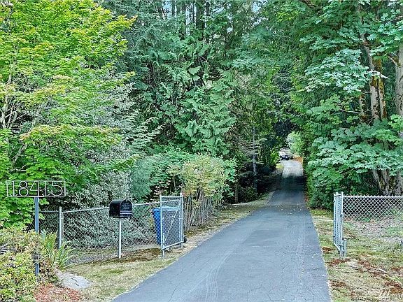 Private, gated, tree-framed lane to house