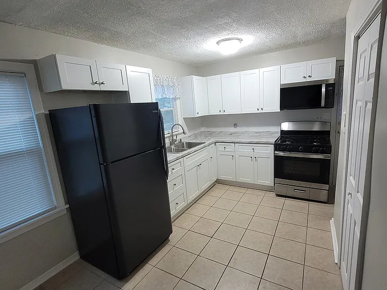 2469 Judson Ave — Photo 11