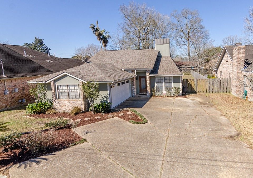 1st image of 2824 Brentwood Dr