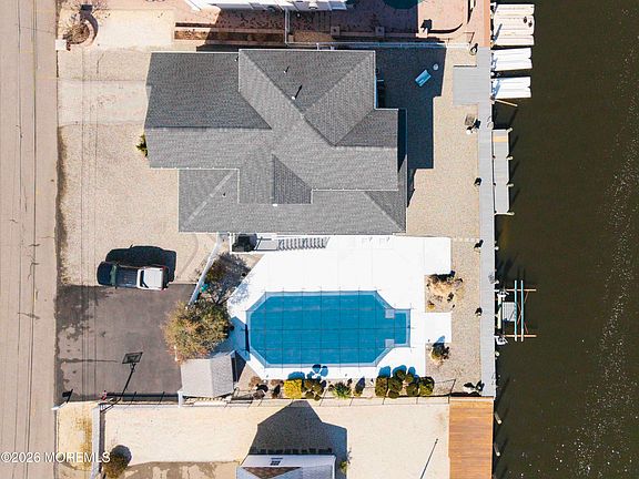 3rd image of 6 Cove Road