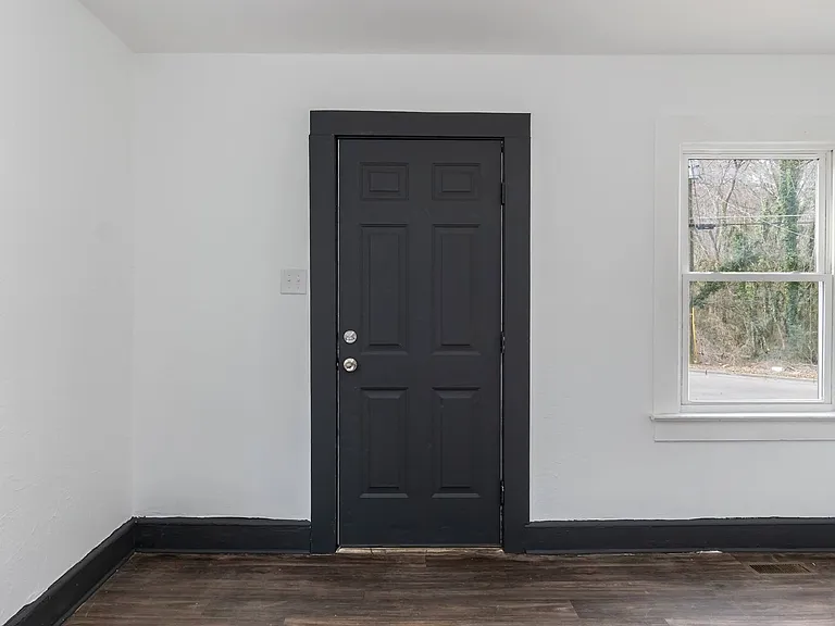 647 Arch St — Photo 7