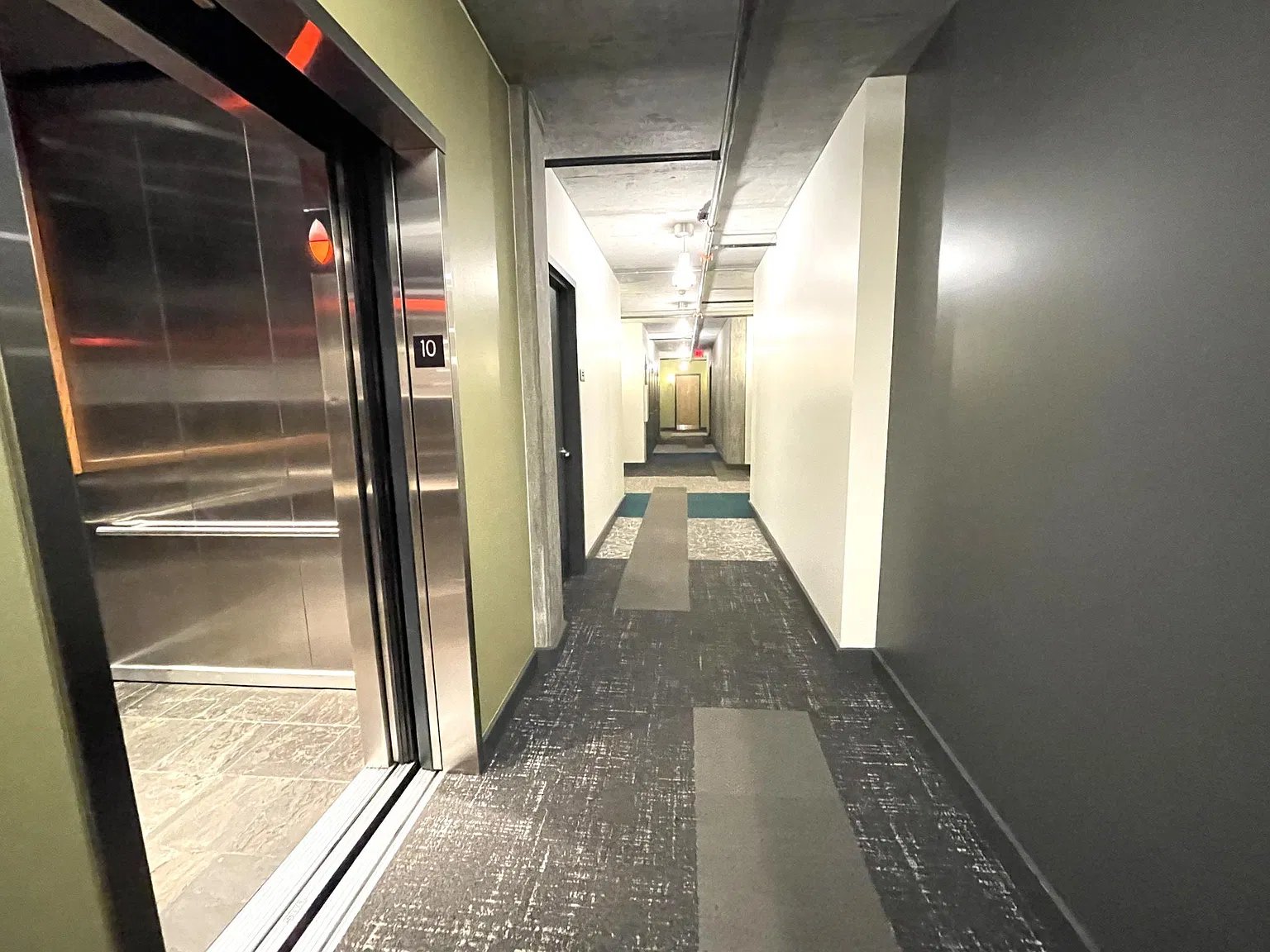 1 bed, 888 sqft, $1,995 — Photo 2