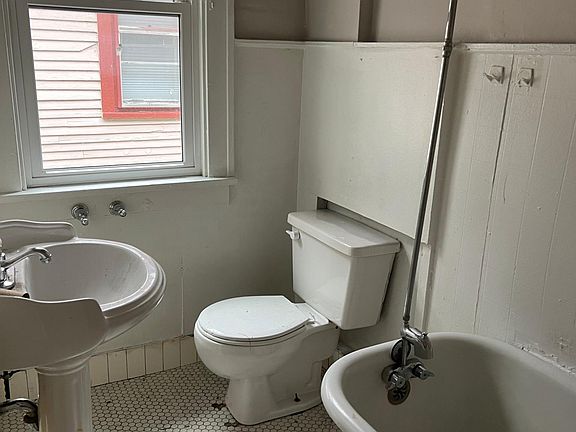 2nd image of 721 Ashland Ave #3F