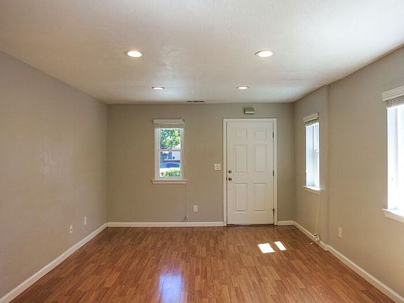 3rd image of 481 Morse Ave