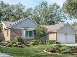 303 Knoll Forest Dr, League City, TX 77573