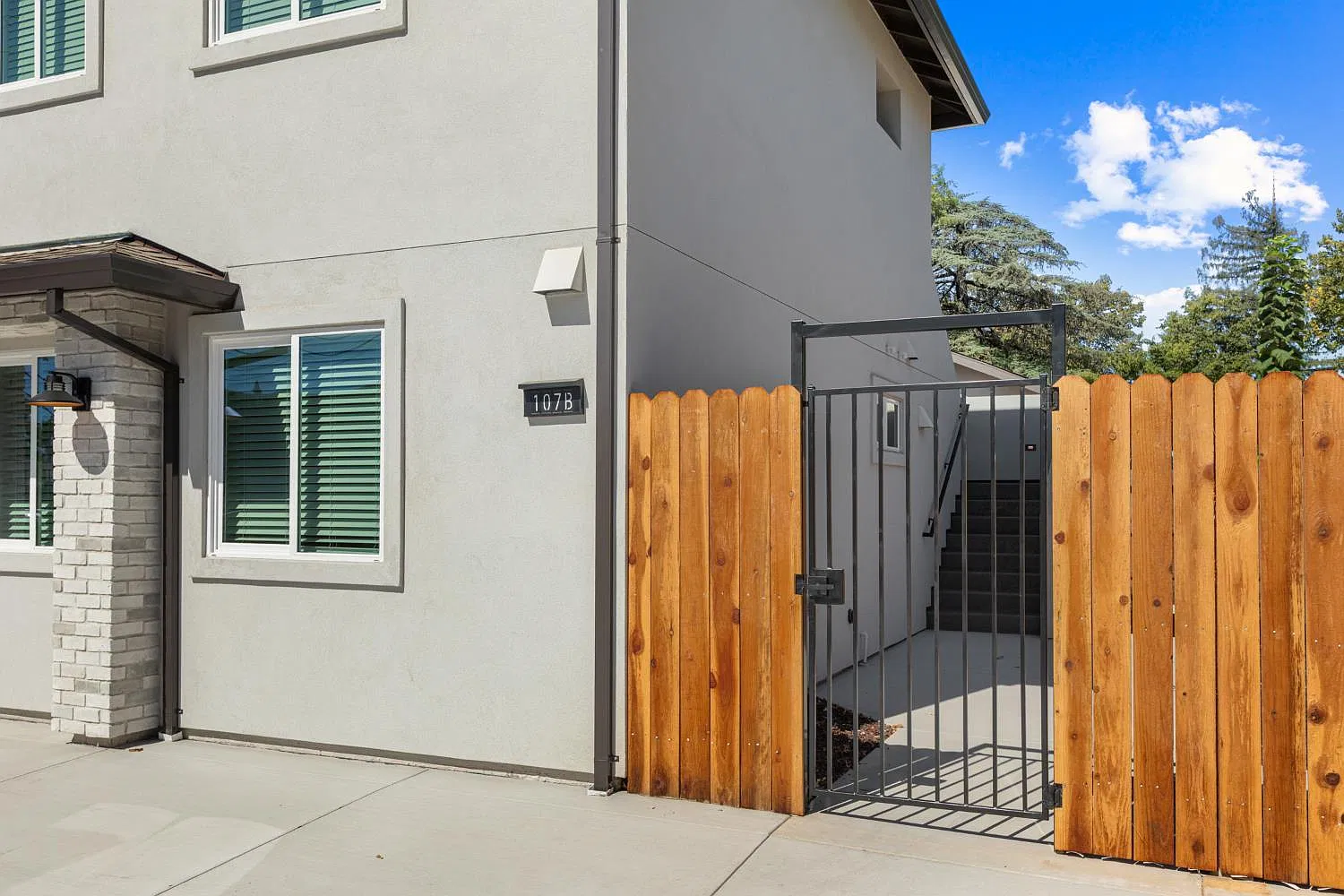 2 bed, 762 sqft, $2,200 — Photo 2