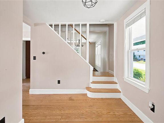 3rd image of 204 Lowell St