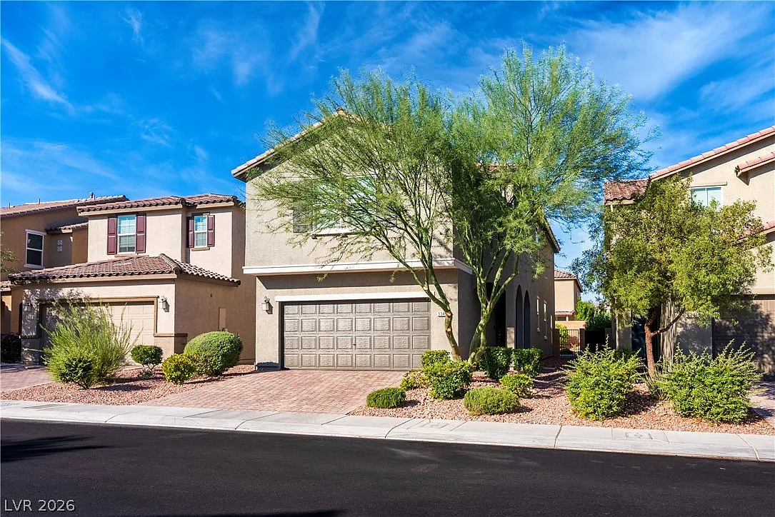 4 bed, 2.5 bath, 2471 sqft, $3,000 — Photo 1