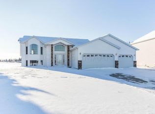 439 Clearview Ct, Moorhead, MN 56560