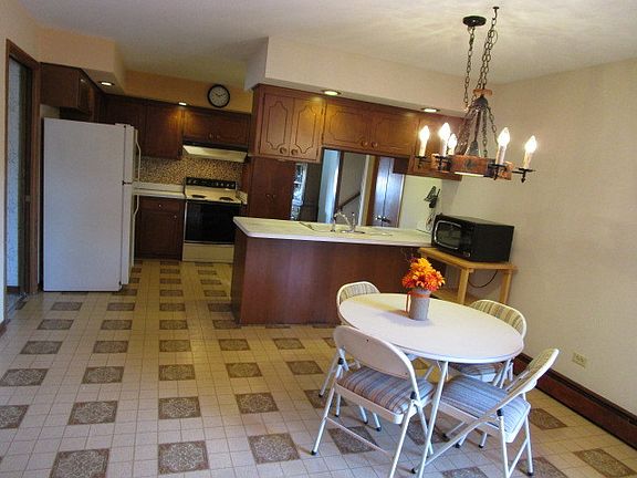 5th image of 934 E 169th Ct