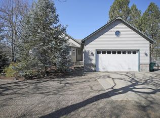 977 Old Ferry Rd, Shady Cove, OR 97539