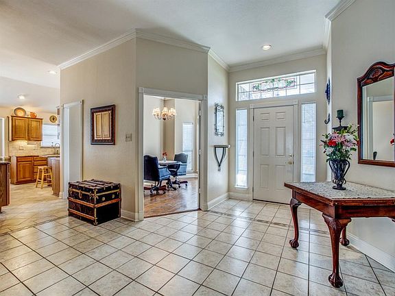 3rd image of 729 Autumn Oaks Dr