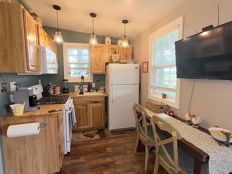 2376 E Armstrong Rd — Photo 12