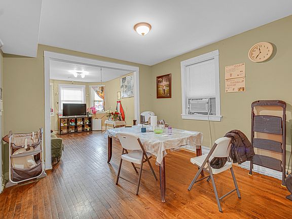 2nd image of 3854 W Diversey Ave