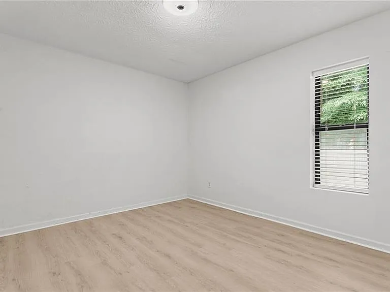 216 Goshen Ln — Photo 23