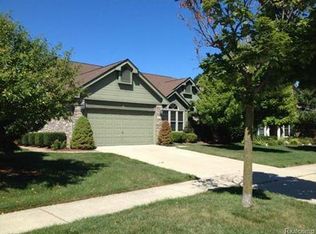 27000 Coachlight St, Woodhaven, MI 48183