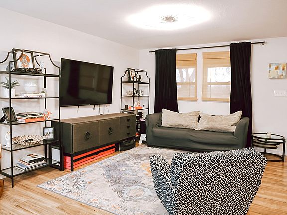 3rd image of 1209 N Kent Rd