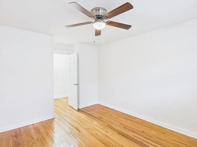 306 SW 52nd St — Photo 14