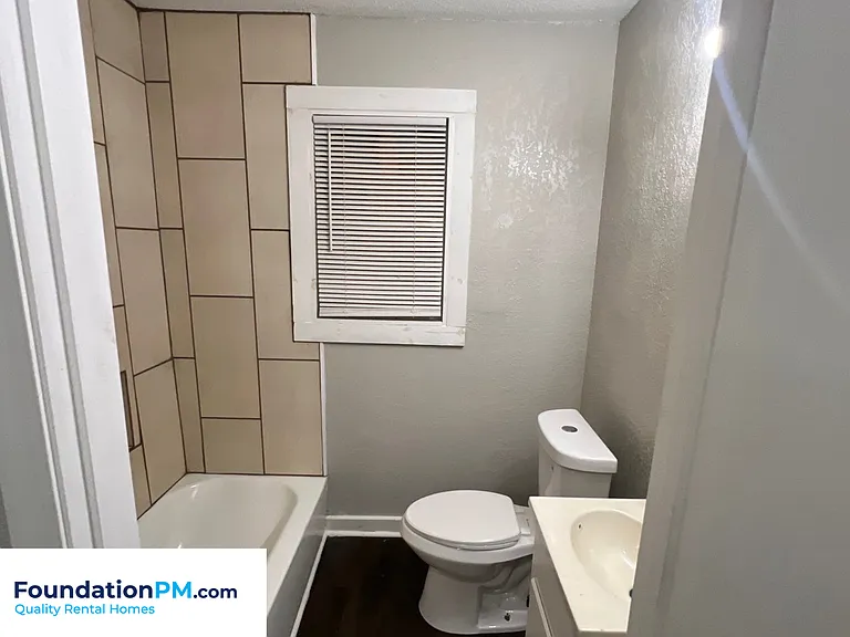 1371 E Trigg Ave — Photo 14