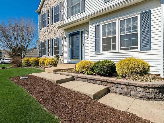 3rd image of 9 Caldwell Cir