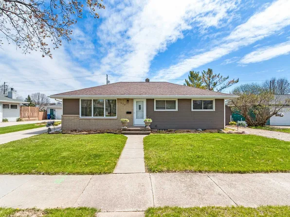 529 Marcella Ave, Combined Locks, WI 54113
