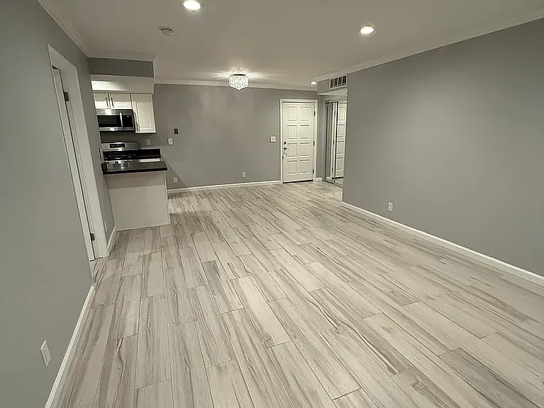 340 N Kenwood St #107 — Photo 7