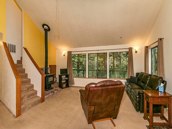 2nd image of 925 Madrone Ave