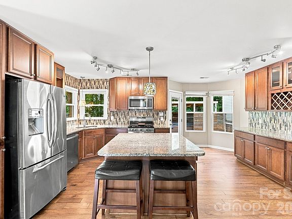 5th image of 9912 Park Springs Ct