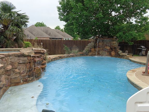 3rd image of 110 Nob Hill Ln