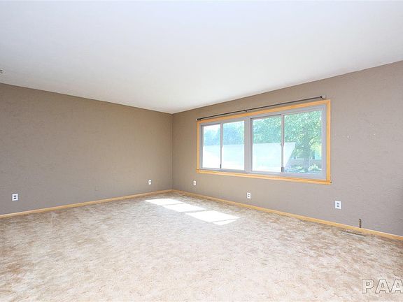 3rd image of 221 S Kennedy Ave