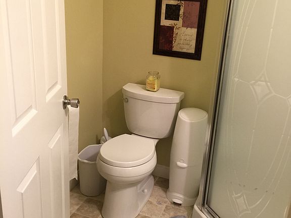 3rd image of 1221 Laurel Dr