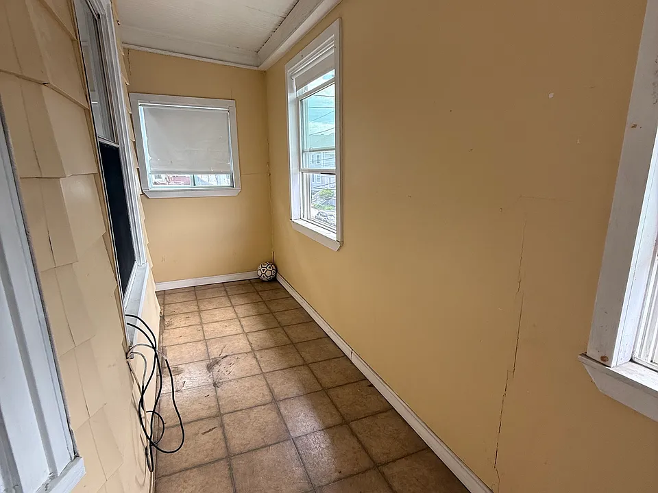 19 Frederick Ave #B