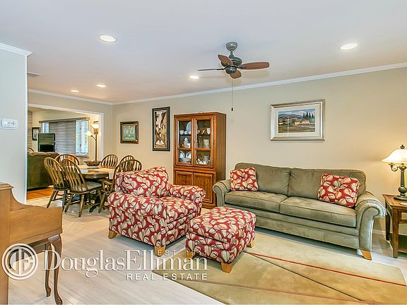 4th image of 3544 Southview Ave