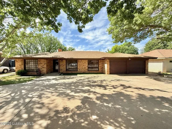 226 Sandalwood Ln, Levelland, TX 79336