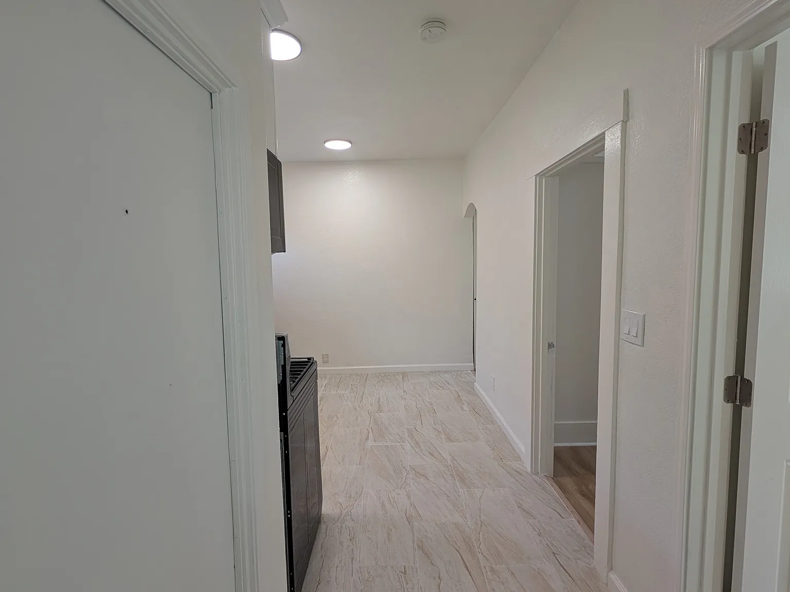 2 bed, 750 sqft, $2,995 — Photo 2