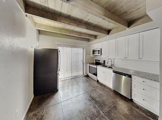 Modern Comfort Meets Style in Sought-After Fort Worth Apartment, Fort Worth, TX 76107