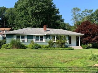 27 Gates Rd, Essex, CT 06426