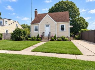 60 Howard Ave, Copiague, NY 11726