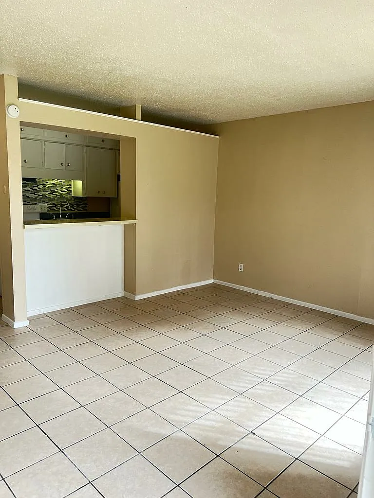 Handley Oaks Apartments — Photo 2