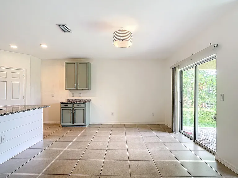 3230 33rd Ave NE — Photo 8