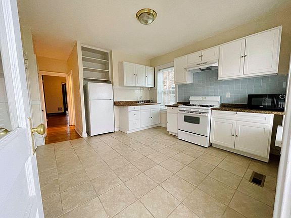 2nd image of 5445 Lisette Ave #1W