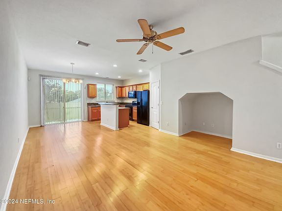 3rd image of 2380 SUNSET BLUFF Drive